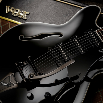 VOX Bobcat S66 Bigsby Jet Black semi-akoestische gitaar