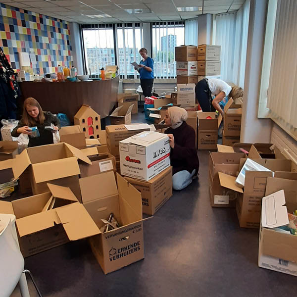 Meer dan 6.000 Sinterklaascadeautjes ingepakt voor Rotterdamse kinderen
