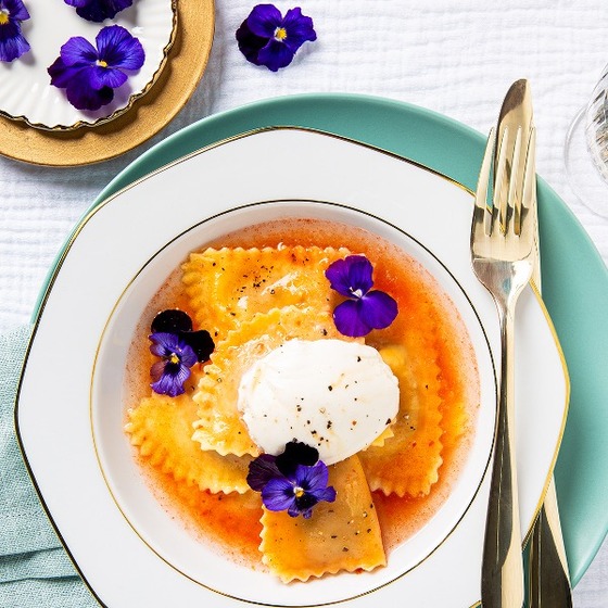 Ravioli stoofvlees en merlot met tomatenbouillon