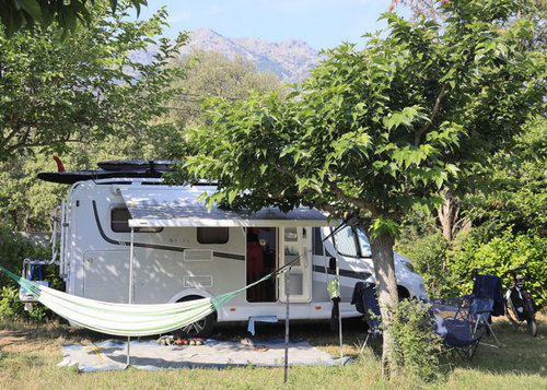 Mobile version: Hoe houd je in de zomer de camper koel zonder airco?