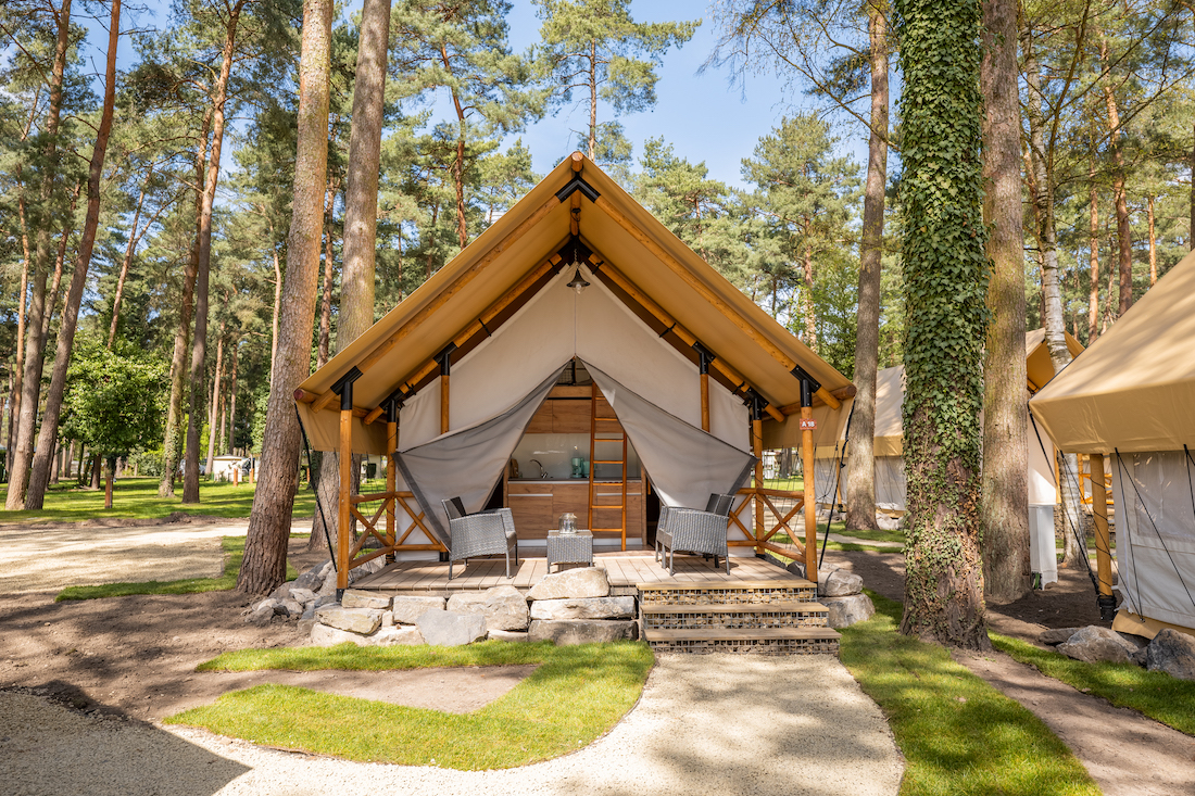 Is slapen in een luxe glampingtent niet iets voor jou?