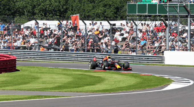 Ga jij Max en Nyck aanmoedigen? Verblijf tijdens Dutch GP 2023 bij EuroParcs