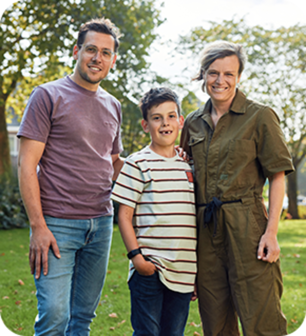 Seppe met zijn ouders Mariëlle en Sander