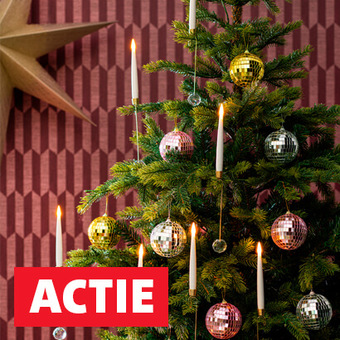 Ga voor een kerstboom met discokerstballen