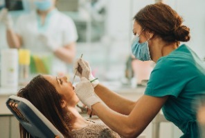 Afbeelding vrouw bij tandarts